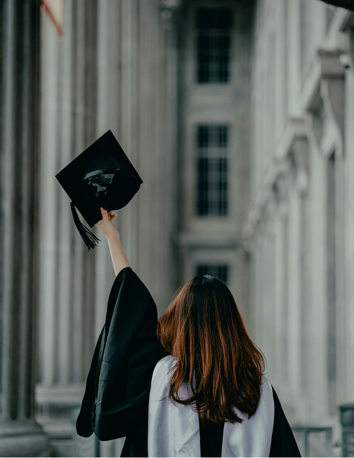 Birrete de graduación de fieltro con goma elástica 