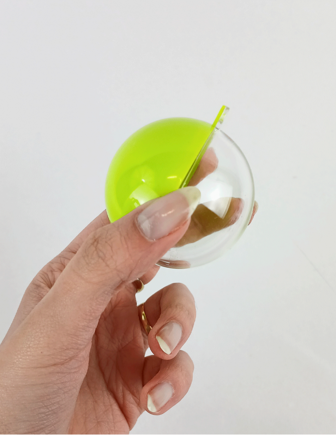 Bola de plástico rígido verde 5 cm  