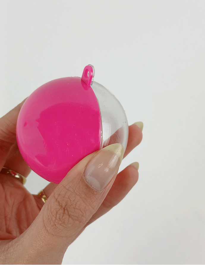 Bola de plástico rígido fucsia 5 cm  