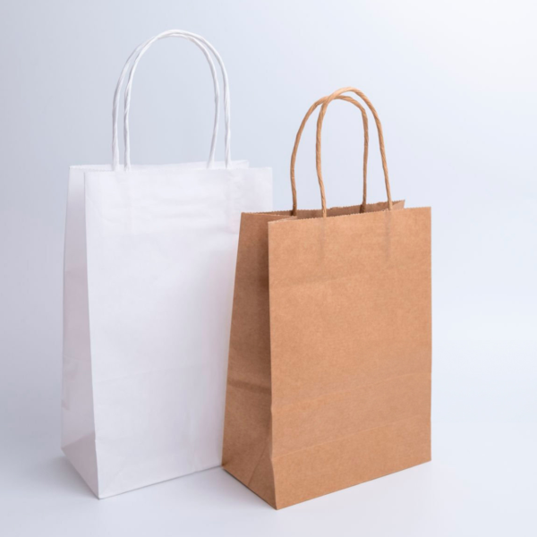 ¡Novedad en La bolsera!  Nuevas bolsas de papel recicladas con asa retorcida y promoción en personalización